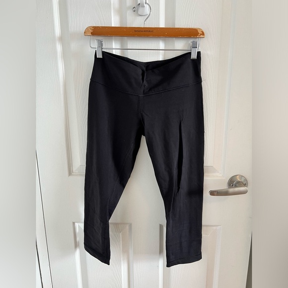 Lululemon quarter leg leggings - Picture 1 of 2